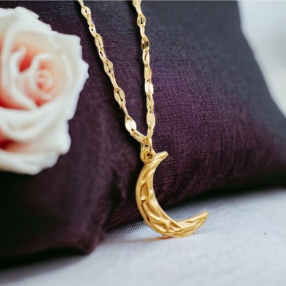 NEW 18K yellow gold plated hammered crescent moon chain necklace jewelry B23B - Picture 1 of 7